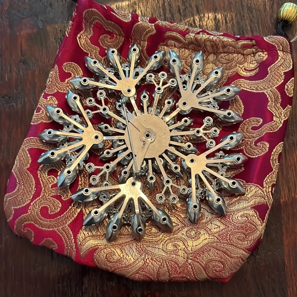 Snowflake broach - Picture 2 of 4